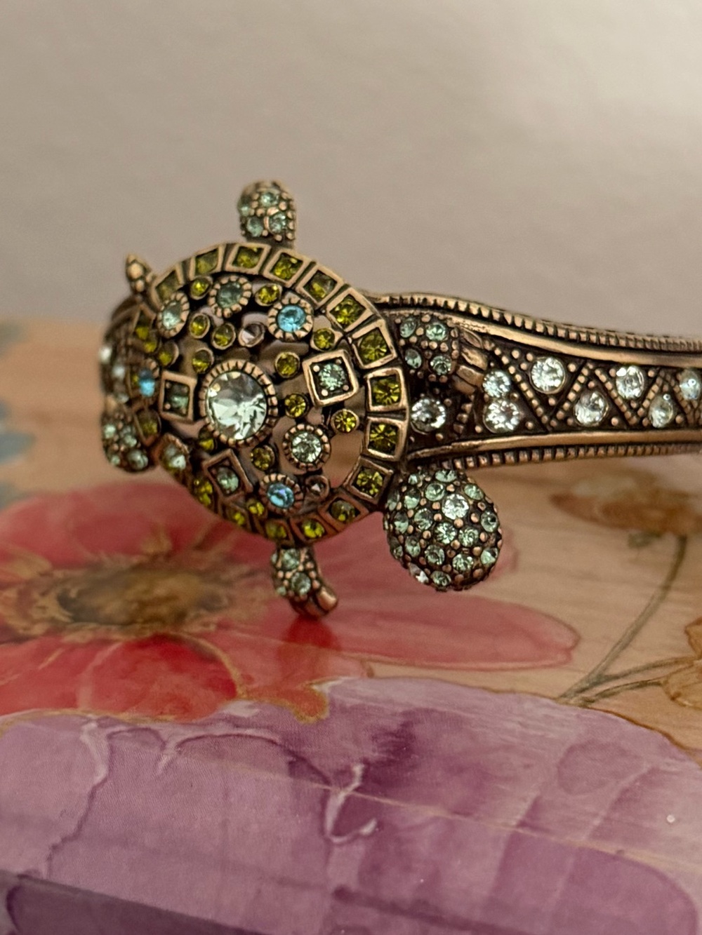 Heidi Daus simply irresistible turtle bracelet - Picture 4 of 10